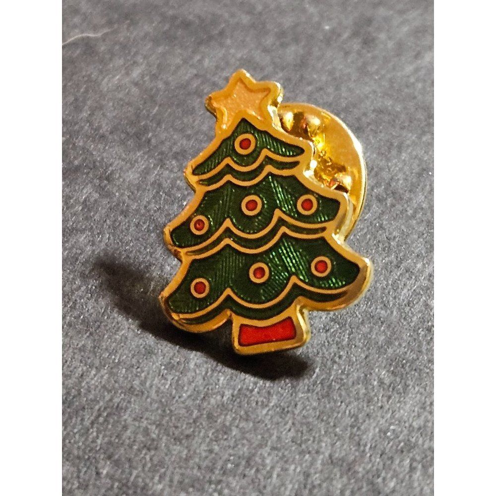 Gold Tone Vintage Hallmark Tree Brooch 16$
